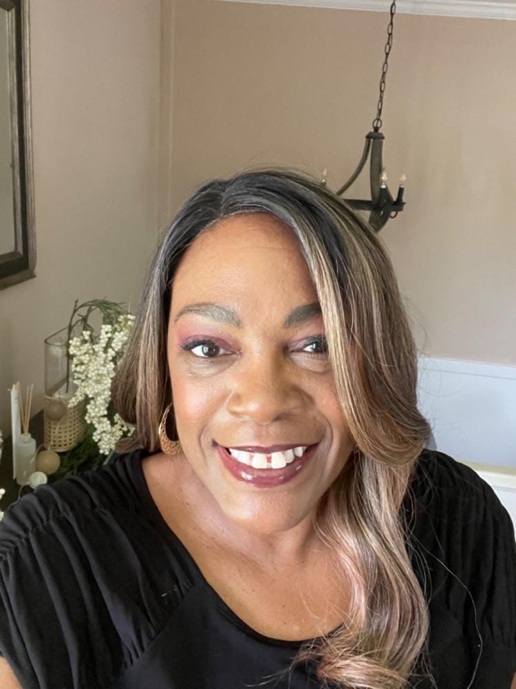 Customer photo review of Freetress Equal Synthetic LEVEL UP HD Lace Front Wig - KAMALA