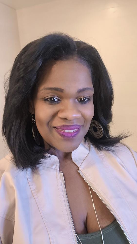 Customer photo review of Outre Synthetic Lace Front Wig - NEESHA 206