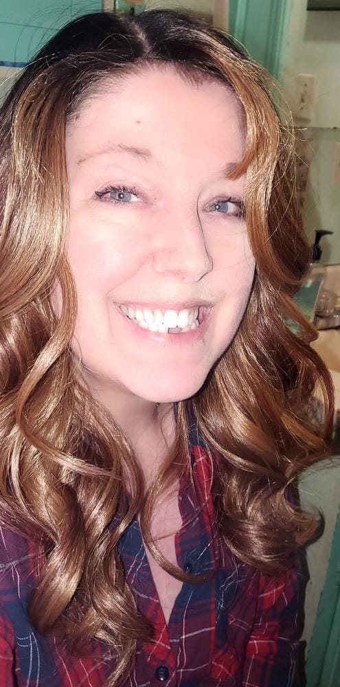 Customer photo review of Shake N Go Freetress Equal Synthetic 5" Lace Part Wig - VALENTINO