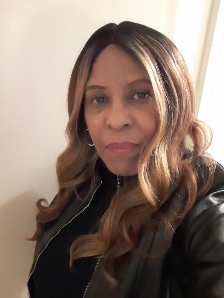 Customer photo review of Shake N Go Freetress Equal Synthetic 5" Lace Part Wig - VALENTINO
