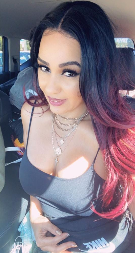 Customer photo review of Model Model Premium Seven Star V-Shaped Lace Front Wig EV-003