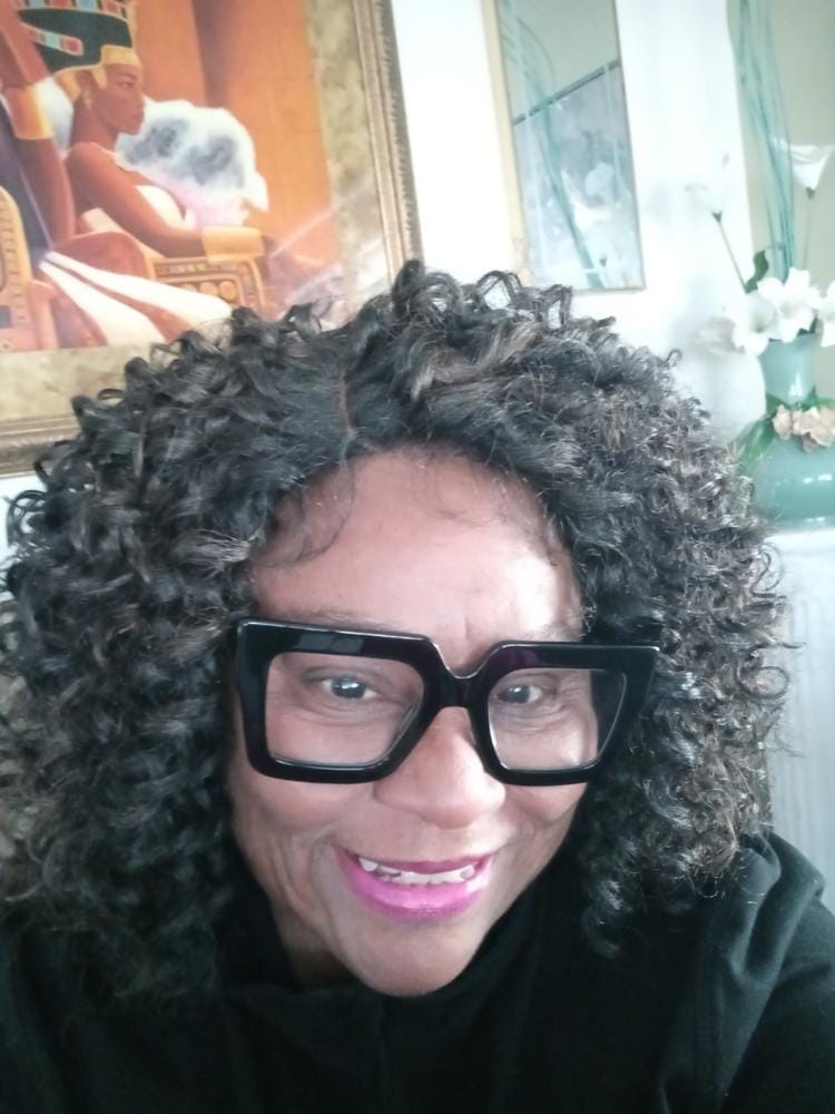 Customer photo review of Zury Sis Synthetic Diva Pre-Tweezed Part Lace Front Wig DIVA-LACE H MYSTY