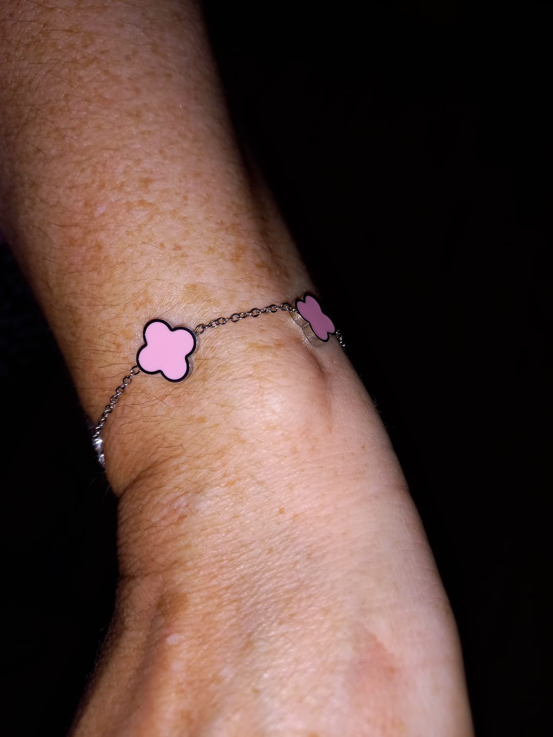Customer photo review of Pink Clover Armband | 18K vergoldet