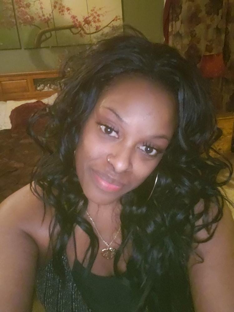 Customer photo review of Model Model Premium Seven Star V-Shaped Lace Front Wig EV-003