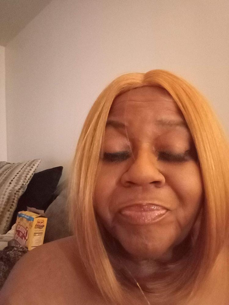 Customer photo review of Outre Synthetic EveryWear Lace Front Wig- EVERY1