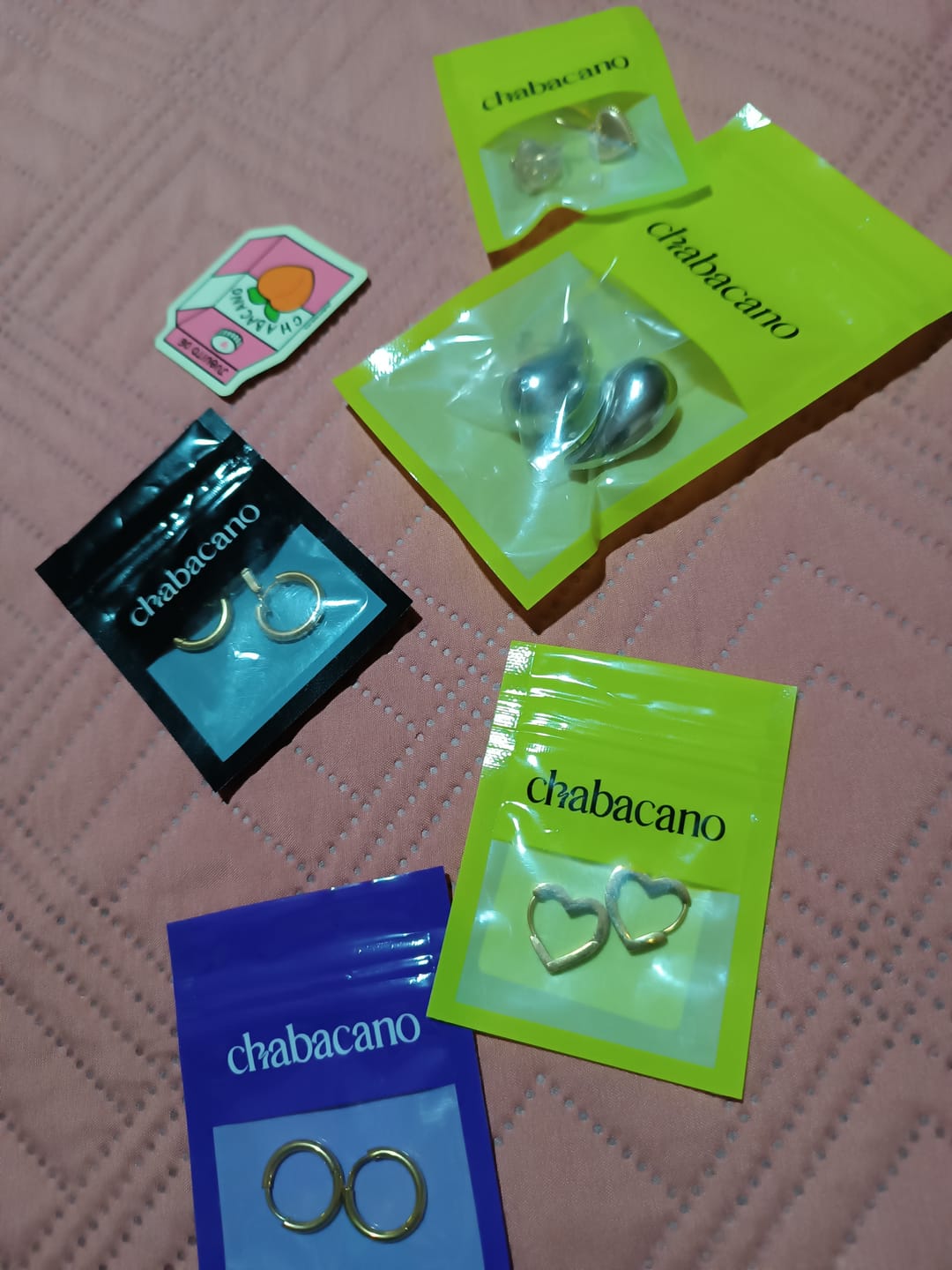 Customer photo review of Aretes Little Heart