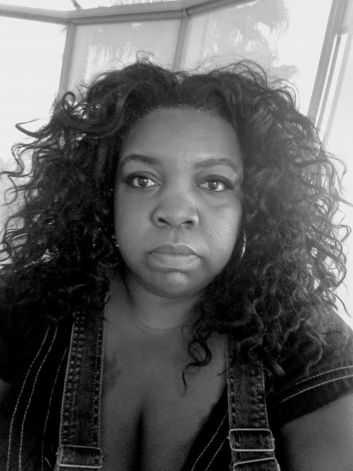 Customer photo review of Vanessa Express Synthetic Lace Front Wig TOPS YOLAN