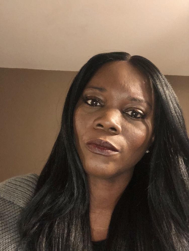 Customer photo review of Model Model Premium Seven Star V-Shaped Lace Front Wig EV-003