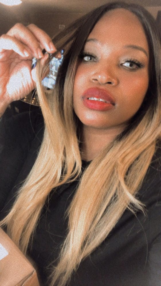 Customer photo review of Model Model Premium Seven Star V-Shaped Lace Front Wig EV-003