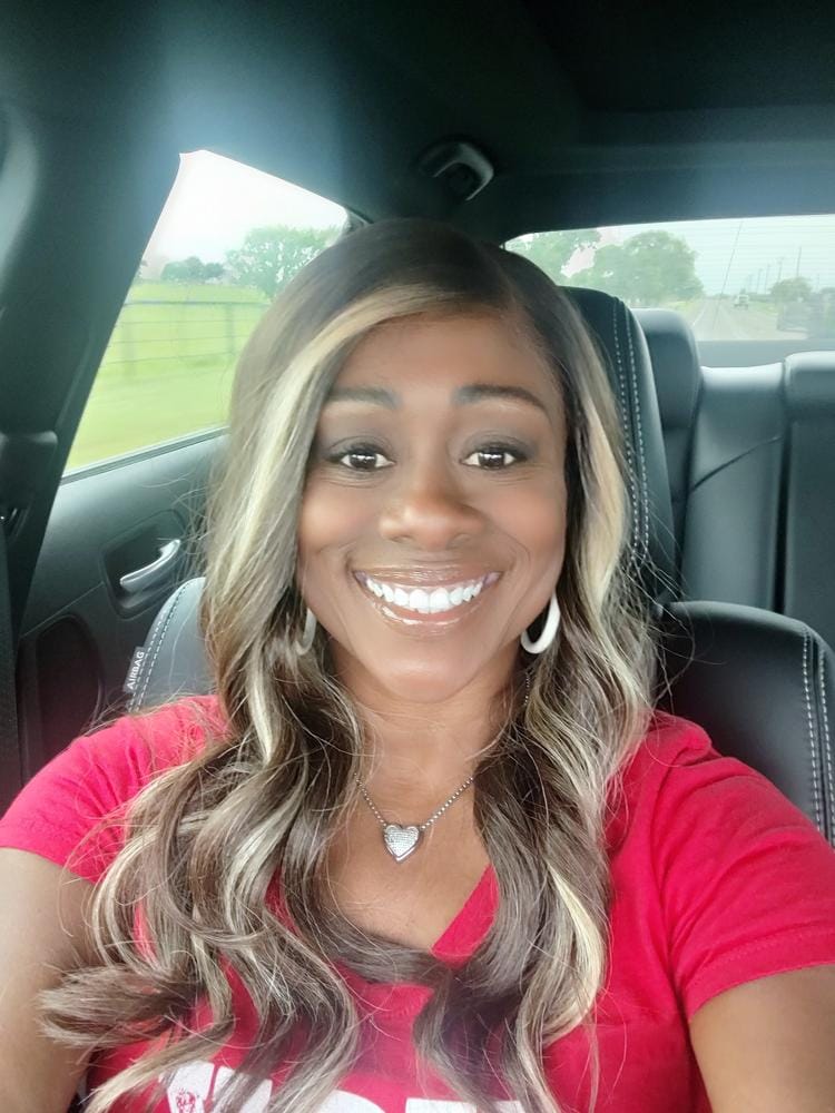 Customer photo review of Outre Melted Hairline Swirlista Glueless Synthetic 5" Deep C-Shape HD Lace Front Wig - SWIRL 104