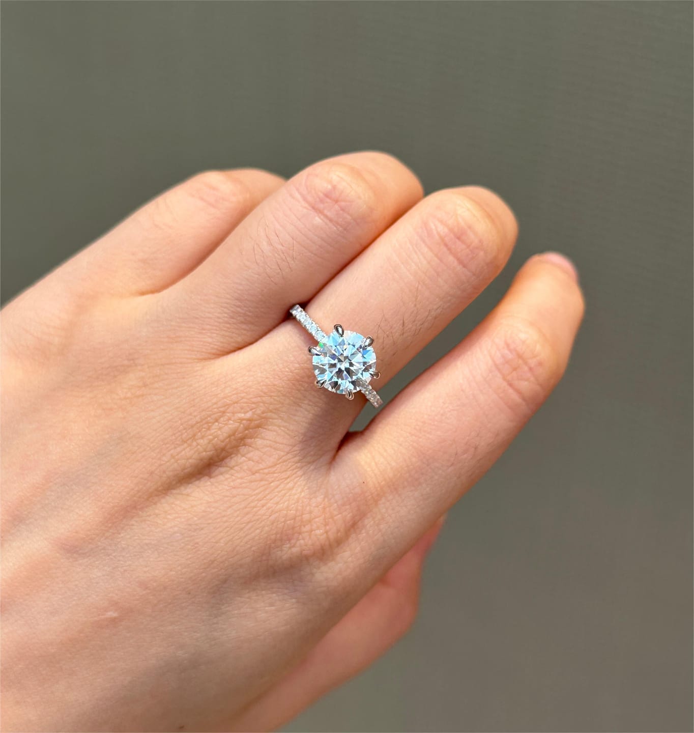 Customer photo review of S925 Moissanite 2.0~4.0 Carat 6 Prong Round Cut Engagement Ring