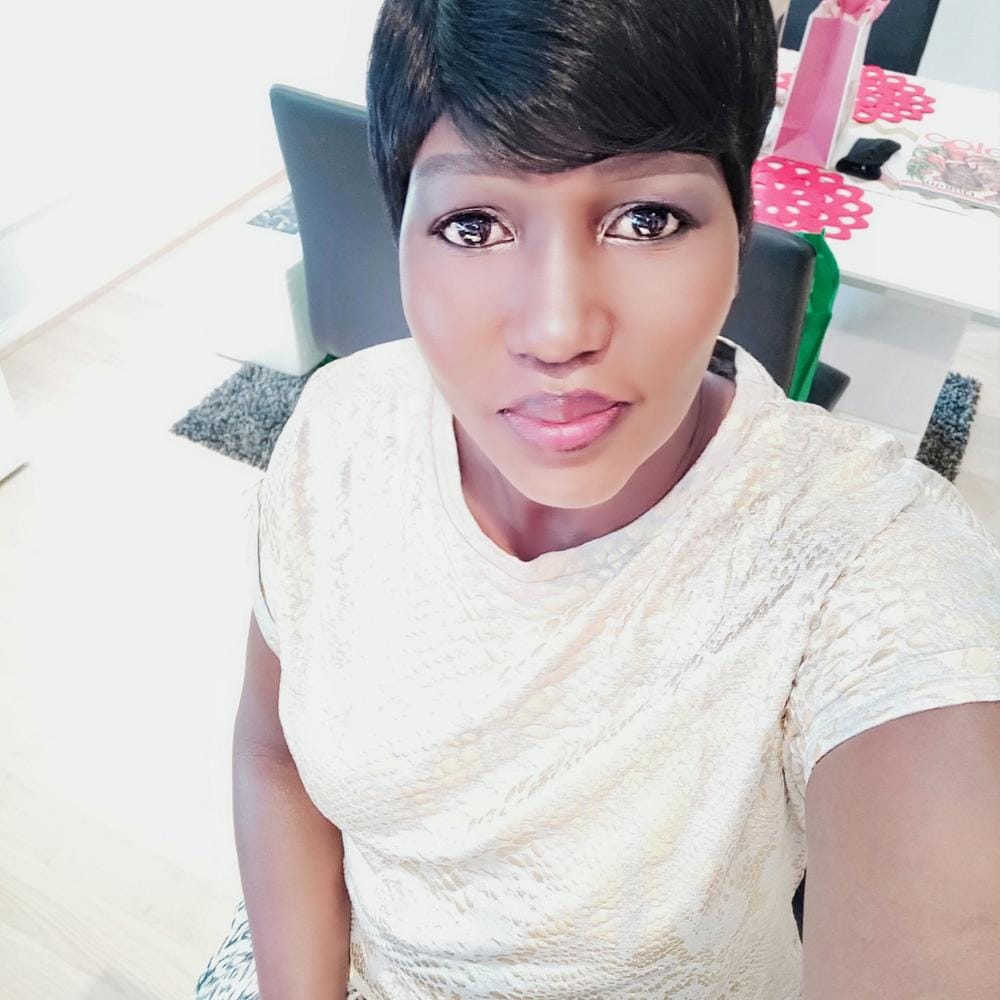 Customer photo review of Sensationnel Synthetic Instant Fashion Wig RUBY