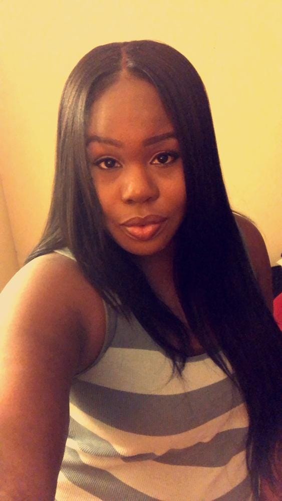 Customer photo review of Model Model Premium Seven Star V-Shaped Lace Front Wig EV-003