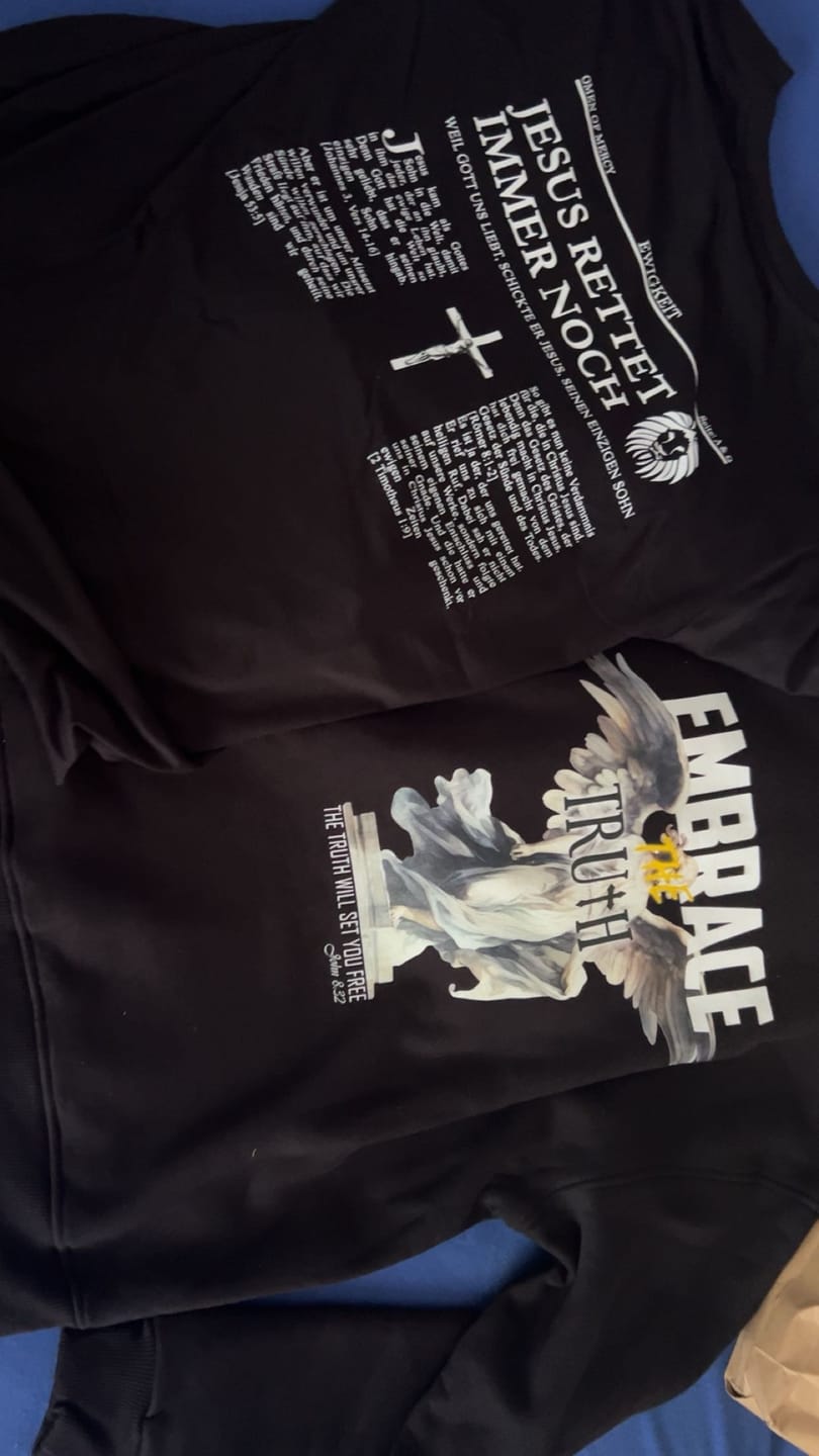 Customer photo review of OVERSIZED HOODIE - EMBRACE THE TRUTH