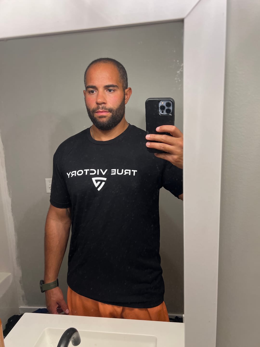 Customer photo review of Men's Victorious Black Tee