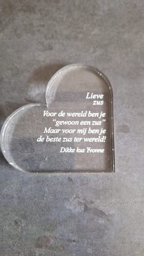 Customer photo review of Voor Mij, Gewoon Een Zus - Zus Hart van Plexi Glas