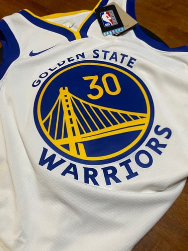 Customer photo review of Nike Stephen Curry Golden State Warriors Association Edition 2022/23 Dri-FIT NBA Swingman Jersey