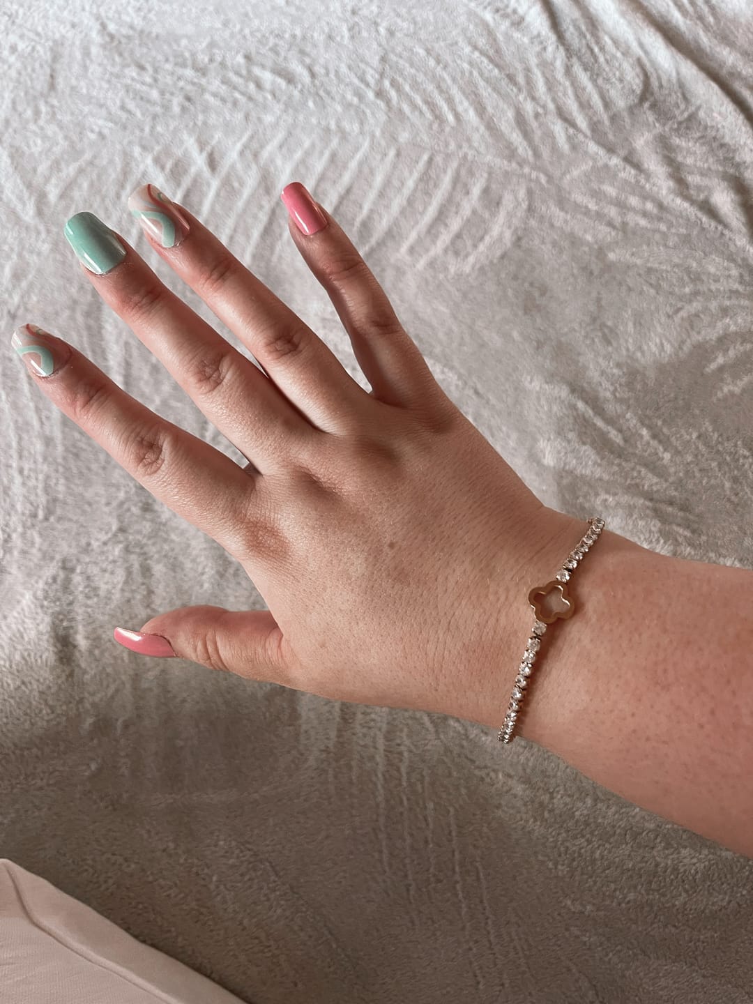 Customer photo review of Tennis Clover Armband | 18K vergoldet