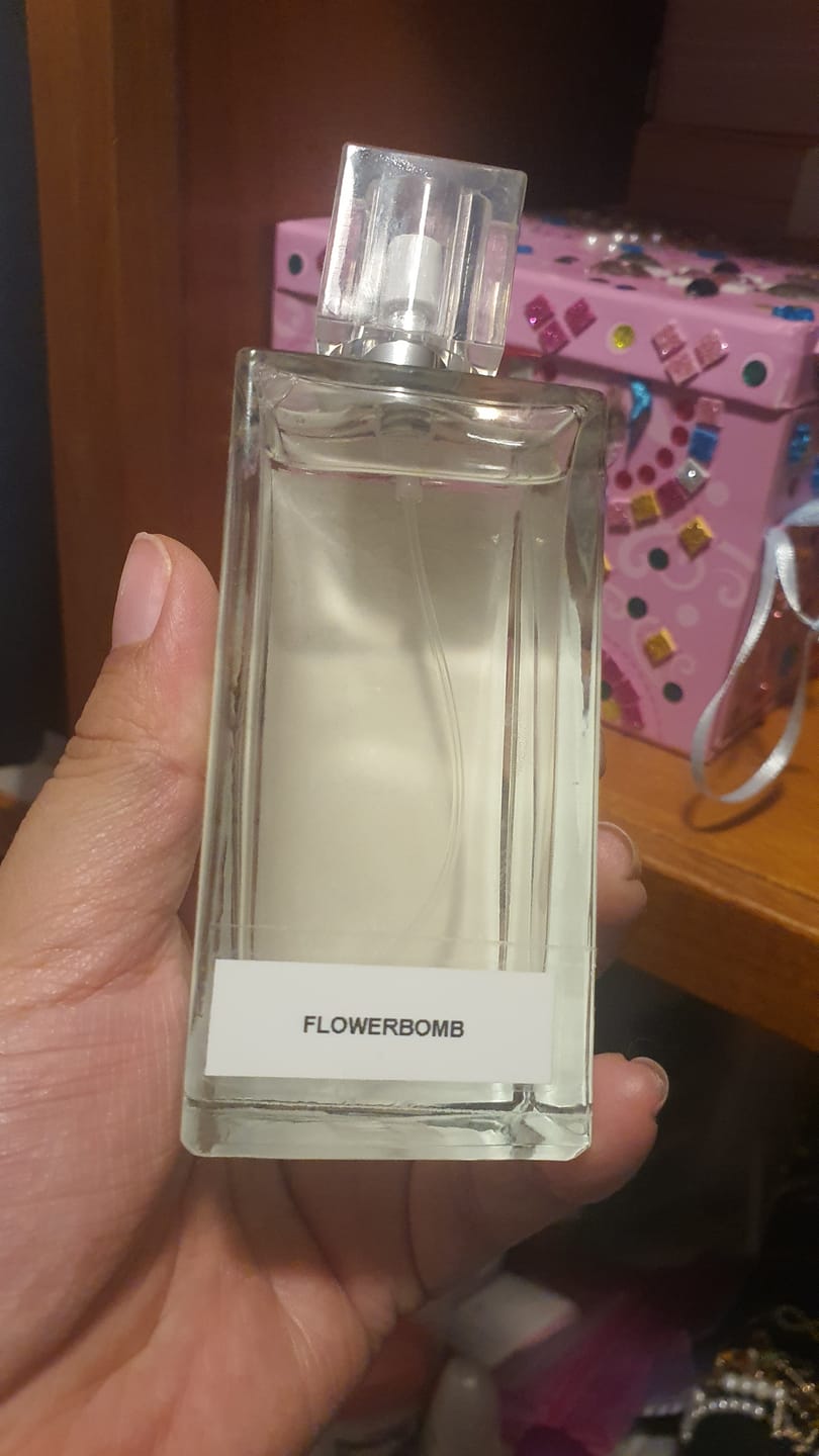 Customer photo review of Blossom Burst - Inspirado en FLOWERBOMB de VIKTOR & ROLF 100ml “Taylor Swift”