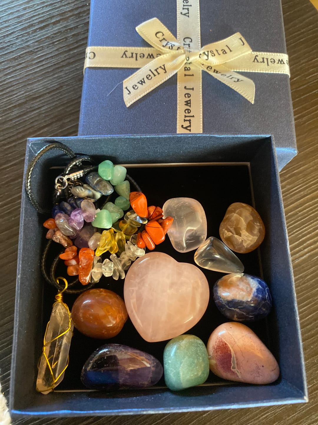Customer photo review of CHAKRA BOX - Set für Meditation mit Steinen, Armband und Kristall-Anhänger