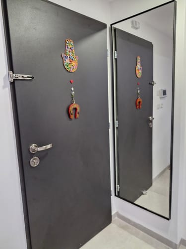 Customer photo review of דלת מראה להסתרת ארון חשמל