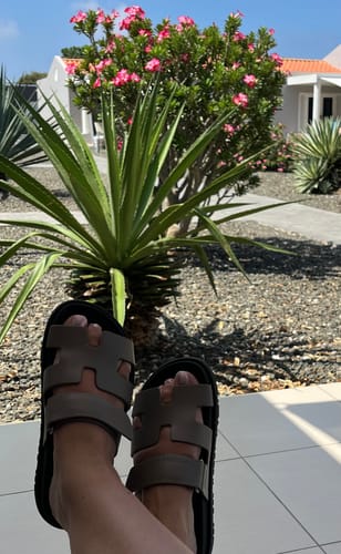 Customer photo review of CHYPRE EPSOM Sandal gray Leather
