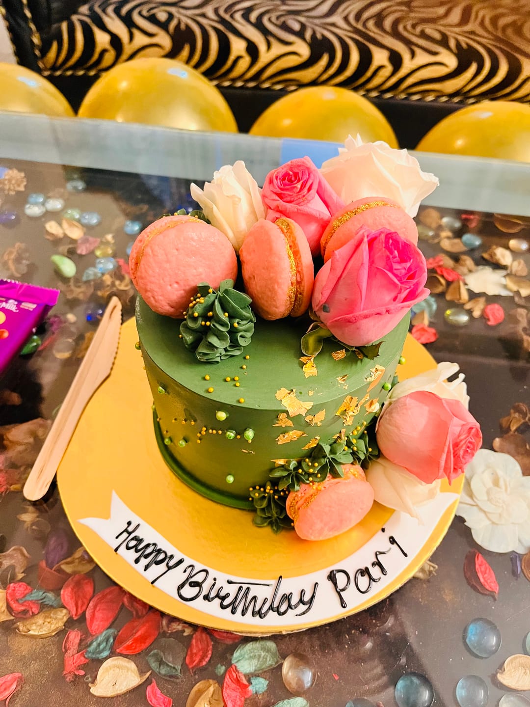Customer photo review of Bottle Green Floral Cake