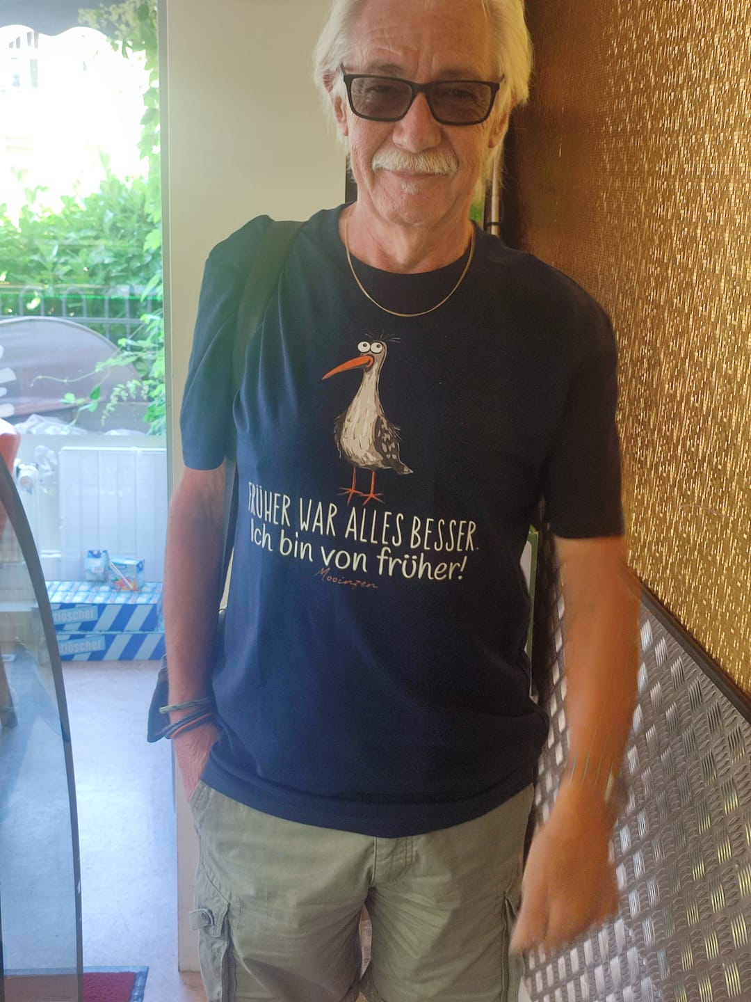 Customer photo review of Früher war alles besser! · Herren Premium Bio T-Shirt