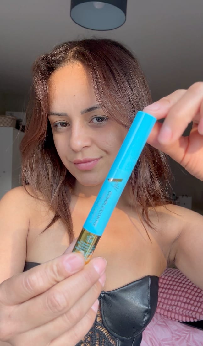 Customer photo review of Complexion Fix Concealer