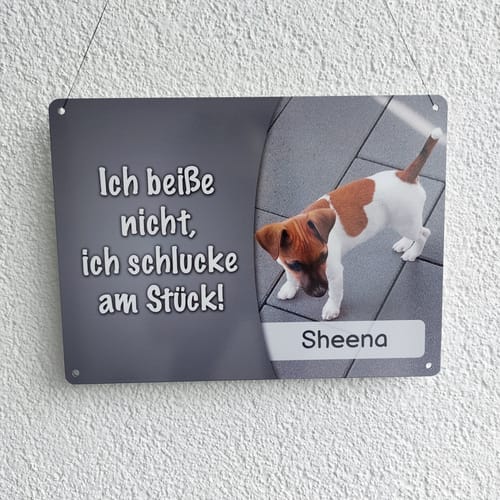 Customer photo review of Hunde-Türschild personalisiert mit Foto & Text (UV- und wetterfest)