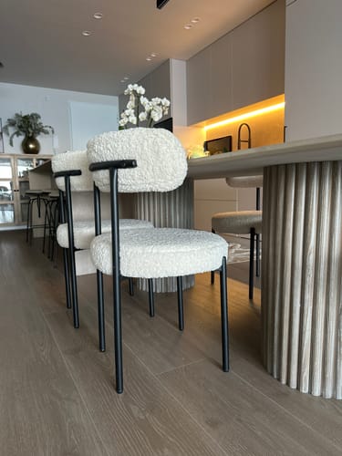 Customer photo review of Lot de 2 chaises scandinaves en métal et bouclettes blanches