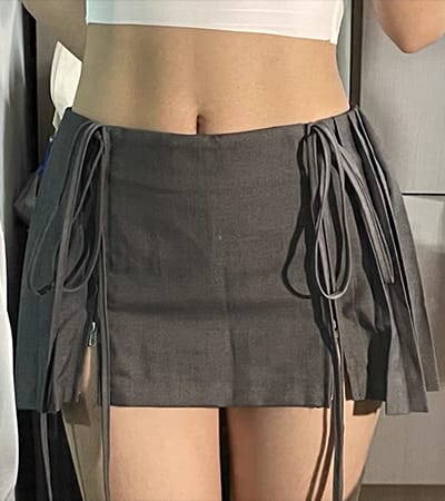 Customer photo review of Loraine Pleated Zip Front Mini Skirt