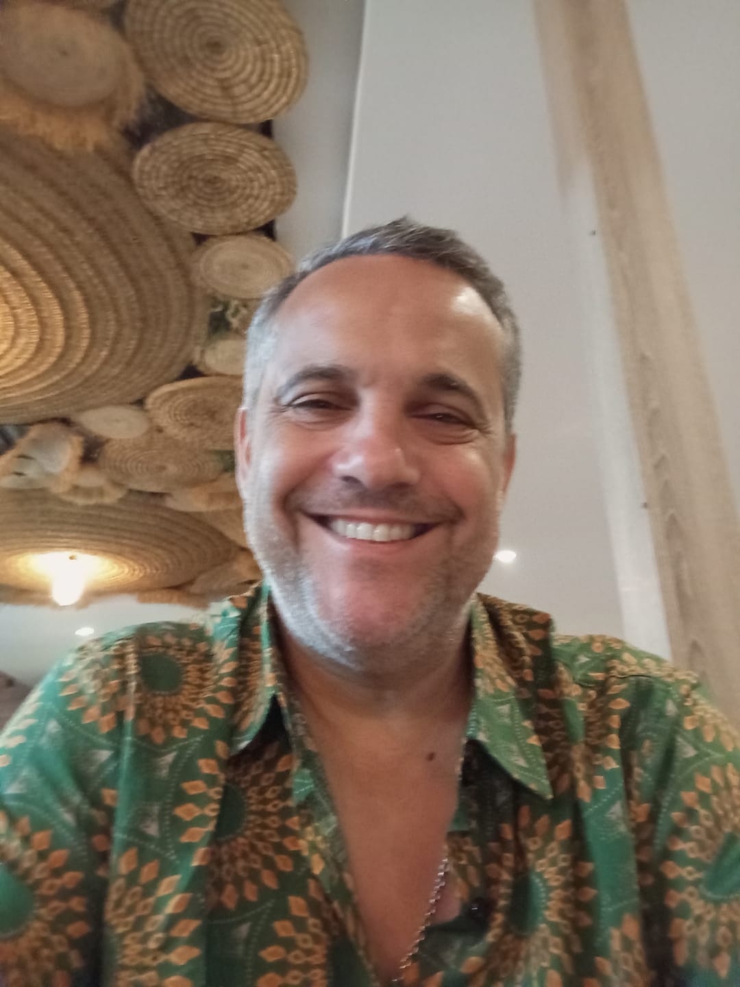 Customer photo review of Chemise à manches courtes rétro boutonnée d'été disco vintage des années 70 pour hommes