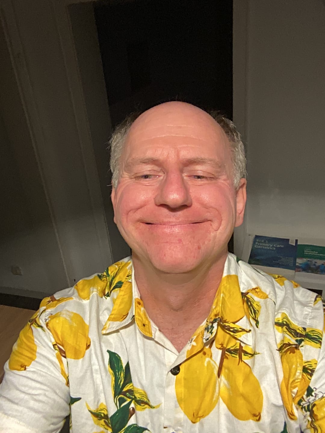 Customer photo review of Herren Hawaii Kurzarmhemd mit gelbem Zitronenmuster