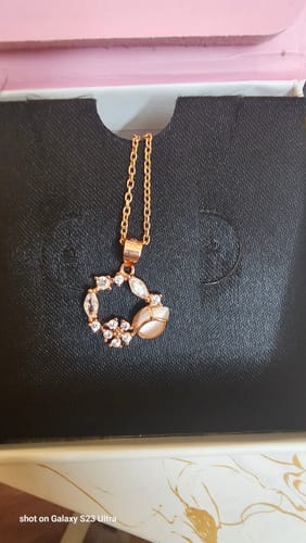 Customer photo review of Rose Gold Drop Wreath Pendant With Link Chain