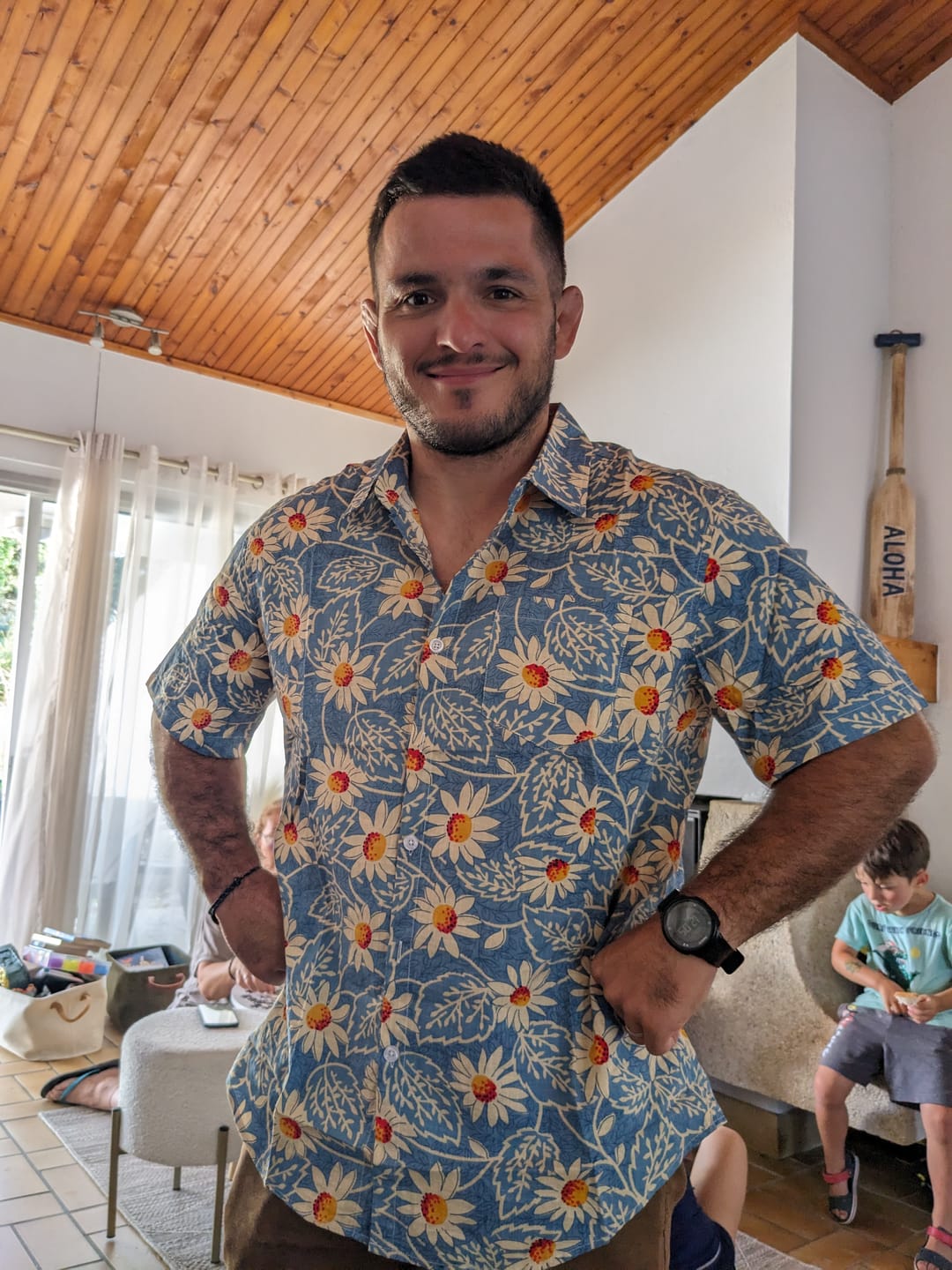 Customer photo review of Chemise à fleurs hawaïenne en coton rétro pour homme