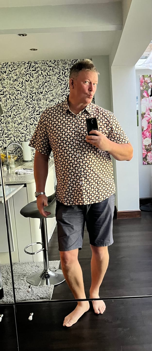 Customer photo review of Men's Retro Button Up Vintage Geometric Circle Cool Summer Beach Short Sleeve Shirt