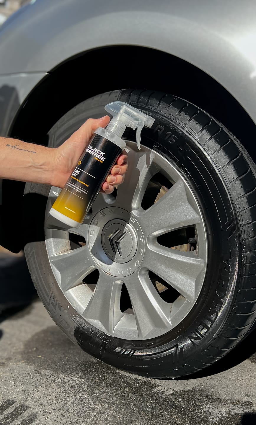 Customer photo review of Tire Luxe - Revividor de Neumáticos BLACK GARAGE