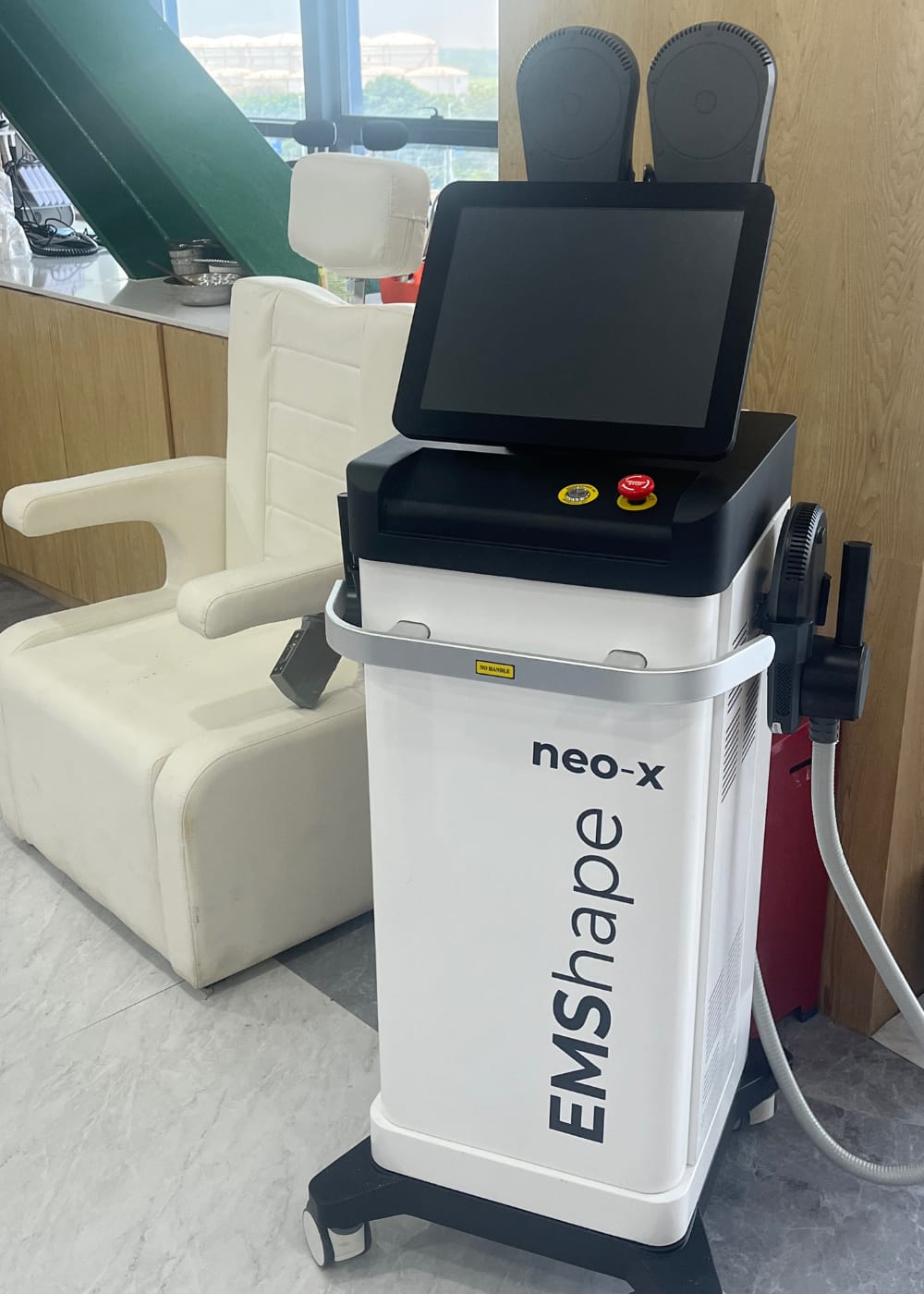 Customer photo review of EMShape® Neo-X Body Contouring Machine