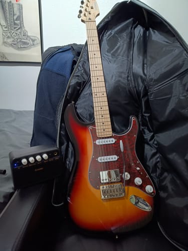 Customer photo review of Donner DST-152 39 Inches Electric Guitar Kit HSS Pickup Coil Split Solid Body Electric Guitar with Amp/Bag/Accessories
