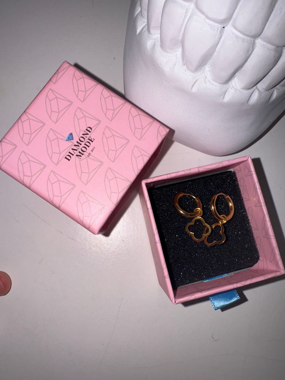Customer photo review of Simple Clover Ohrringe | 18K vergoldet