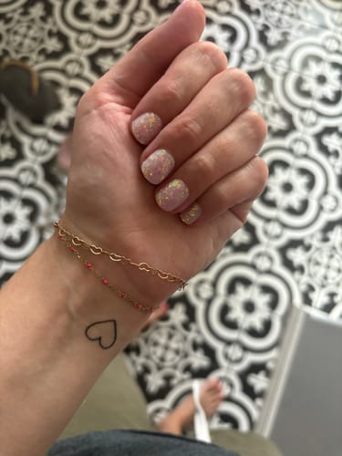 Customer photo review of Glow Off Press On Nails (24PC)