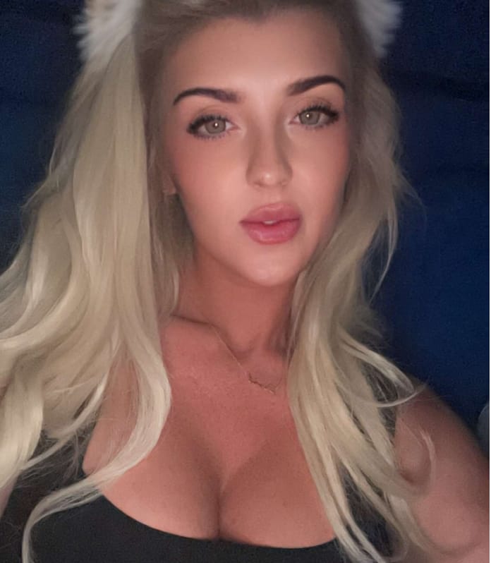 Customer photo review of Stranded 20" One Piece Flicky Clip-in Hair Extension #1001 Polar Star