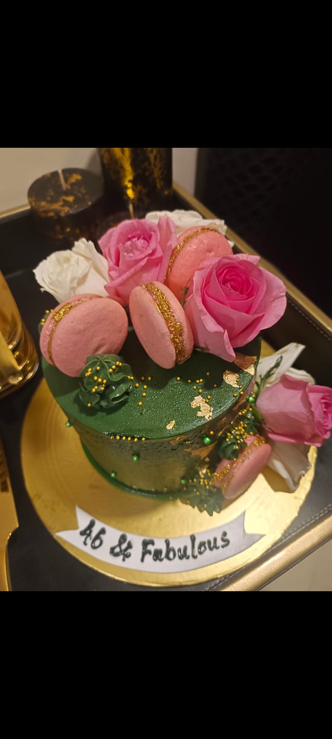 Customer photo review of Bottle Green Floral Cake