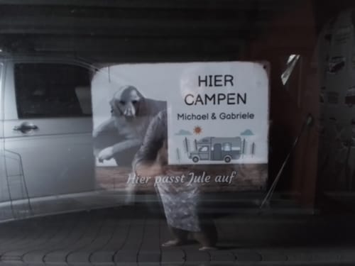 Customer photo review of Hunde Camping-Schild personalisiert mit Foto & Text (UV- und wetterfest)