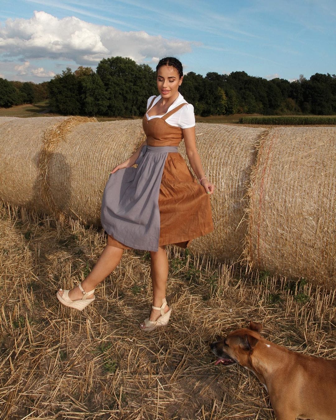 Customer photo review of Samt Dirndl in Schwarze mit Gerader Ausschnitt