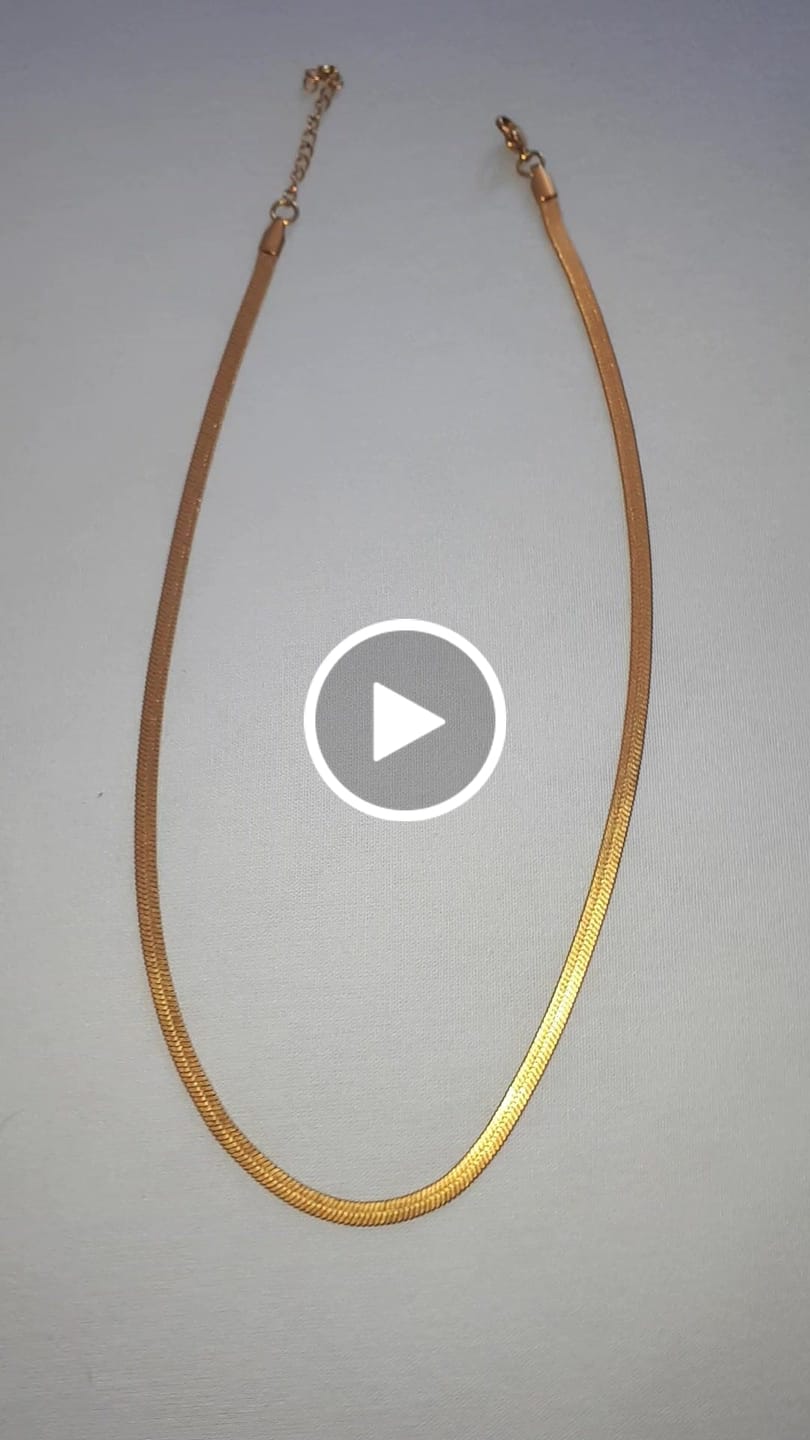 Customer video review of Colar Malha Snake Dourado Banhado em Ouro 18K