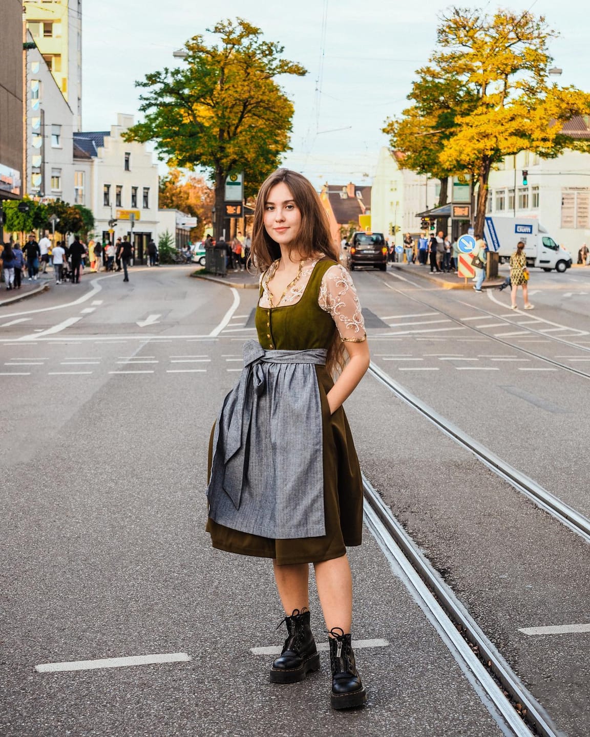 Customer photo review of Samt Dirndl in Schwarze mit Gerader Ausschnitt