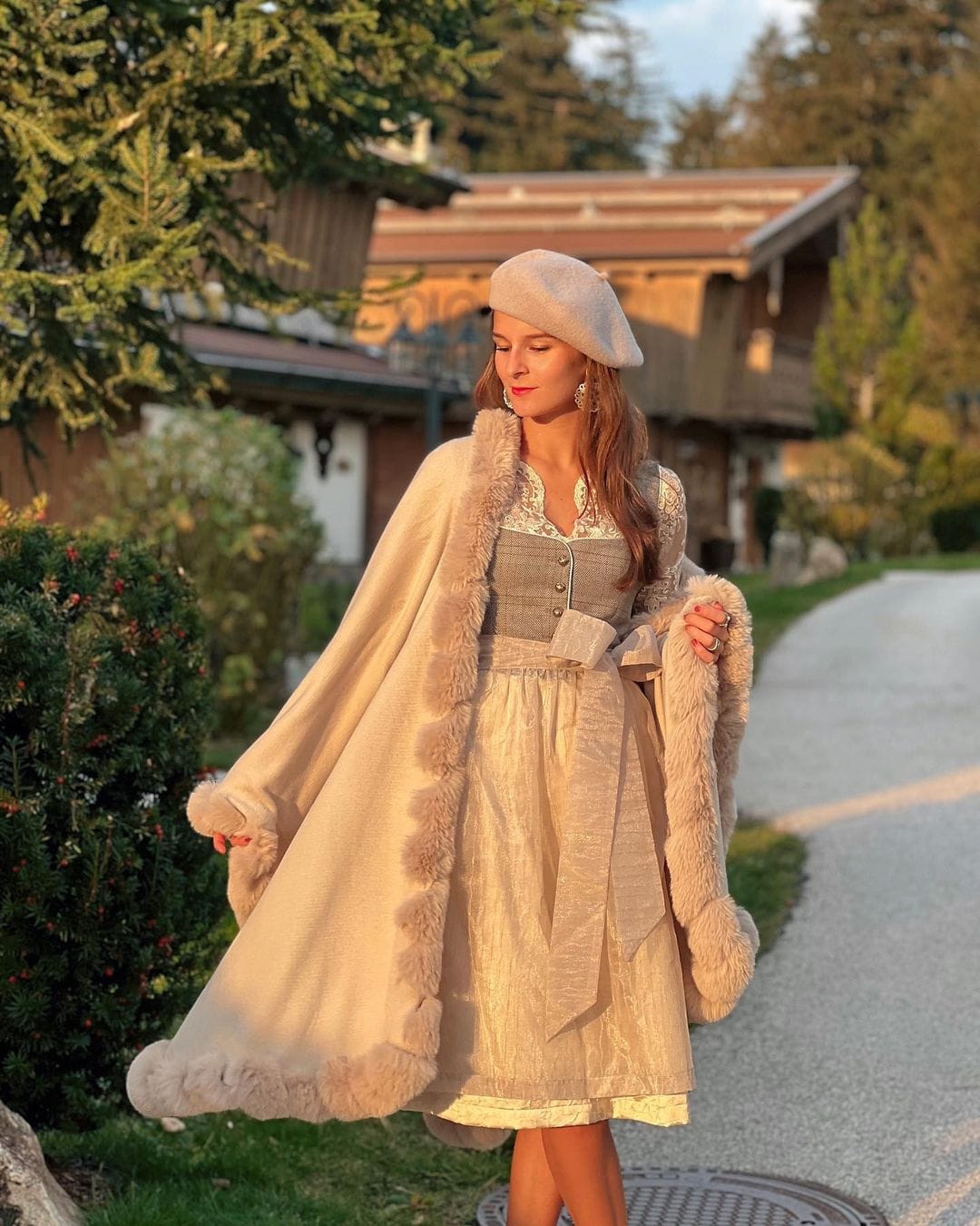 Customer photo review of Samt Dirndl in Schwarze mit Gerader Ausschnitt
