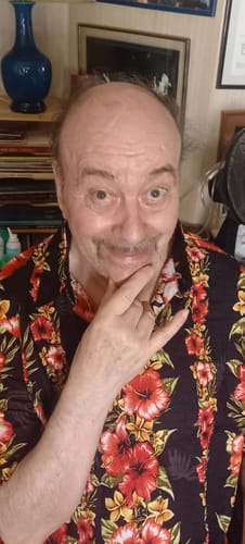 Customer photo review of Chemise boutonnée à manches courtes à imprimé floral pour homme Funky Vintage Hawaiian Tropical Hibiscus